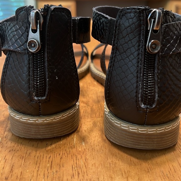 Blowfish Malibu size 7 sandals - Picture 4 of 4